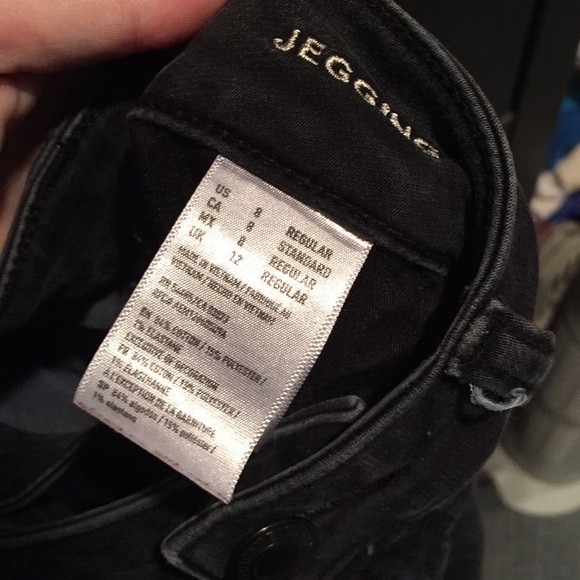 American Eagle Washed our black jeggings - Size 8 - Picture 3 of 3